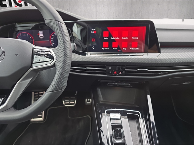 Golf VIII Variant 1.5 eTSI R-Line+LED+NAVI+RFK