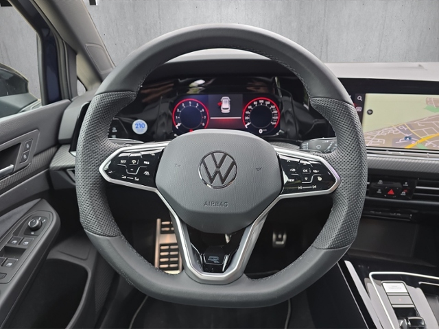 Golf VIII Variant 1.5 eTSI R-Line+LED+NAVI+RFK
