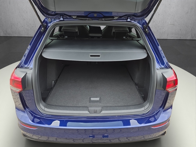 Golf VIII Variant 1.5 eTSI R-Line+LED+NAVI+RFK