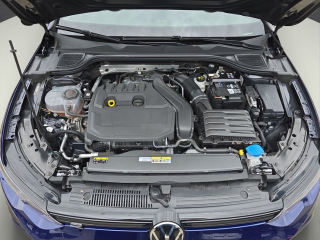 Golf VIII Variant 1.5 eTSI R-Line+LED+NAVI+RFK