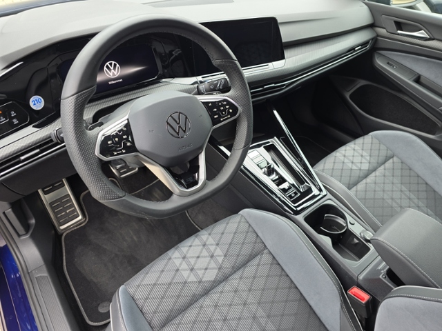 Golf VIII Variant 1.5 eTSI R-Line+LED+NAVI+RFK