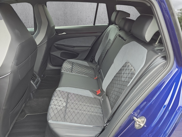 Golf VIII Variant 1.5 eTSI R-Line+LED+NAVI+RFK