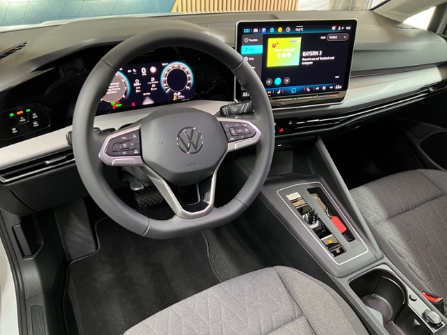 Golf VIII 1.5 eTSI Life+LED+RFK+ACC+NAV-VORBER.