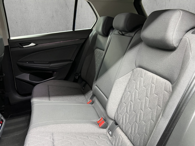 Golf VIII 1.5 eTSI Life+LED+RFK+ACC+NAV-VORBER.
