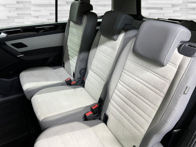 Touran 2.0 TDI Highline+LED+AHK+RFK+7-SITZ+NAVI