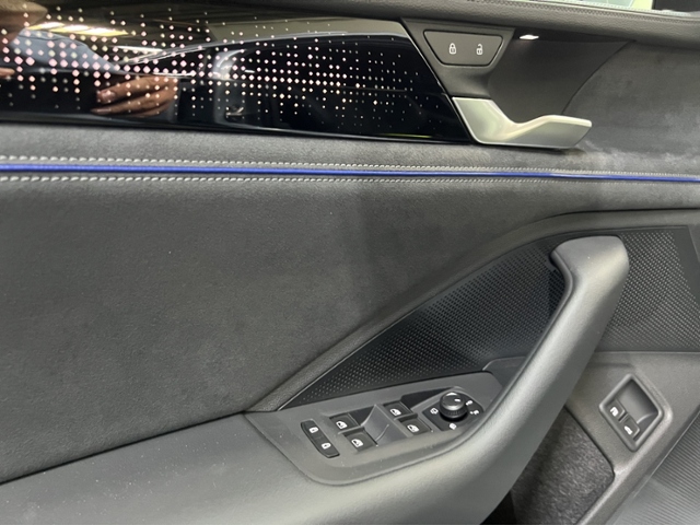 Passat R-Line  eHybrid  130 kW (177 PS) / 85  (1