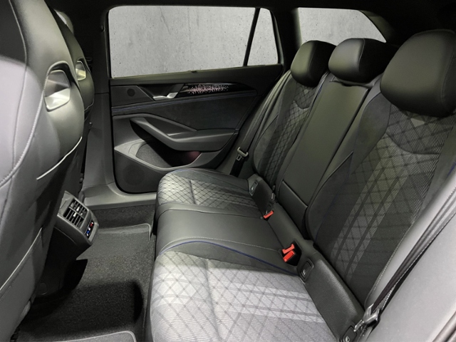 Passat R-Line  eHybrid  130 kW (177 PS) / 85  (1