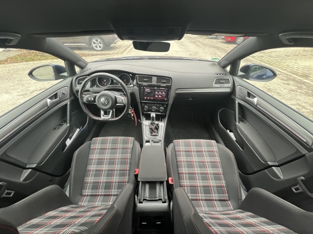 Golf VII GTI 2.0 TSI LED+NAVI+AHK+APP-CONN.+ACC