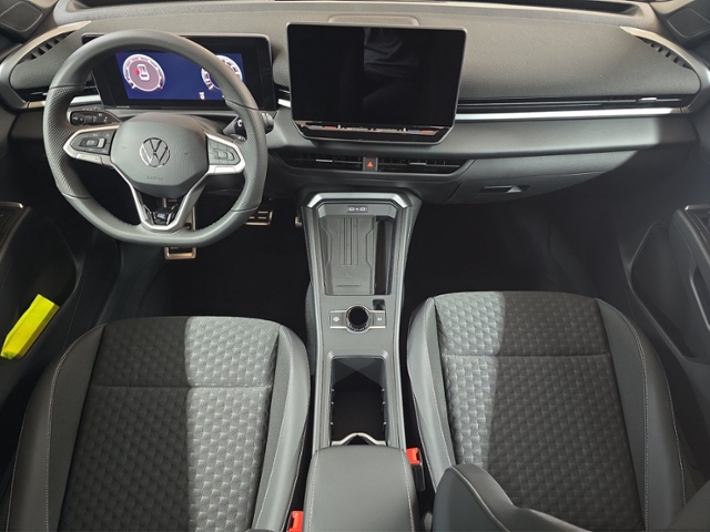 T-Roc R-Line 1.5 l eTSI 110 kW (150 PS) DSG