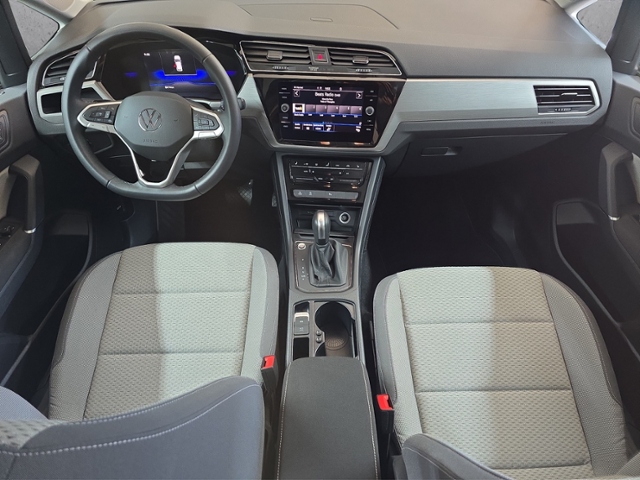 Touran 1.5 TSI Comfortline+NAVI+RFK+7-SITZ.+AHK
