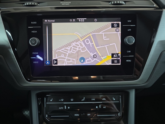 Touran 1.5 TSI Comfortline+NAVI+RFK+7-SITZ.+AHK