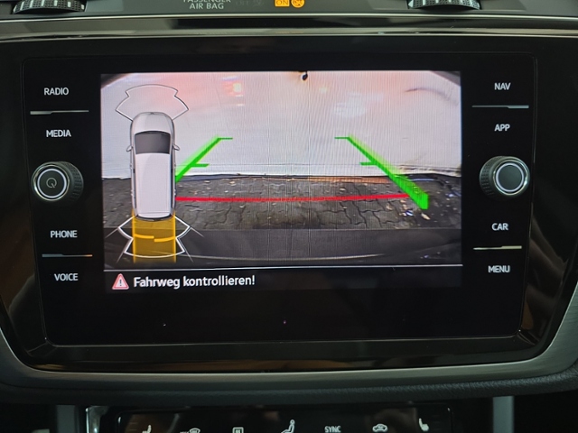 Touran 1.5 TSI Comfortline+NAVI+RFK+7-SITZ.+AHK