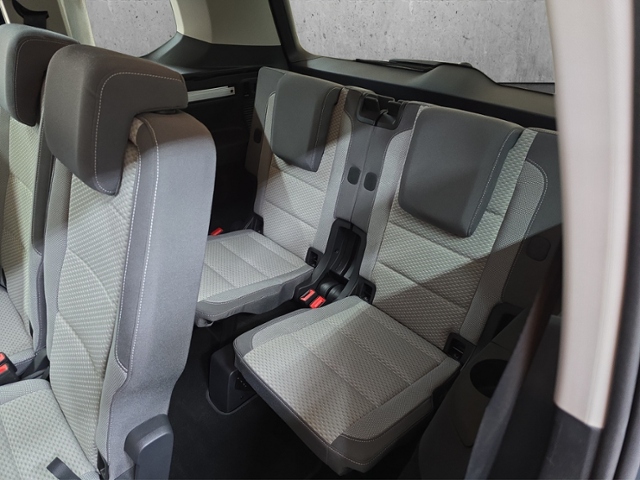 Touran 1.5 TSI Comfortline+NAVI+RFK+7-SITZ.+AHK