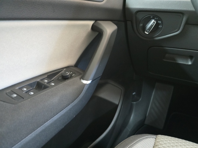 Touran 1.5 TSI Comfortline+NAVI+RFK+7-SITZ.+AHK