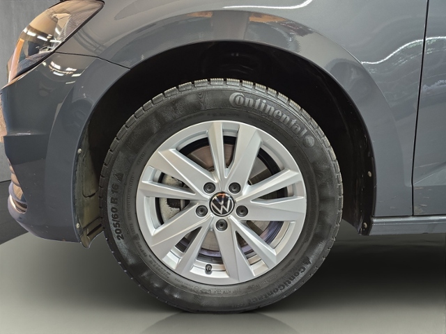 Touran 1.5 TSI Comfortline+NAVI+RFK+7-SITZ.+AHK