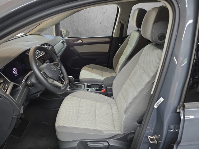 Touran 1.5 TSI Comfortline+NAVI+RFK+7-SITZ.+AHK
