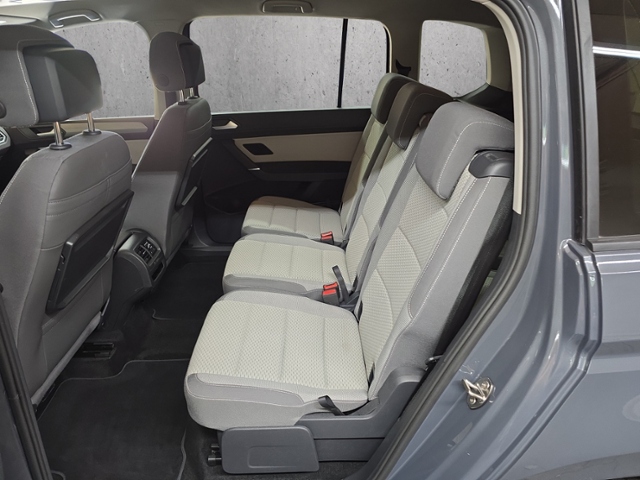 Touran 1.5 TSI Comfortline+NAVI+RFK+7-SITZ.+AHK