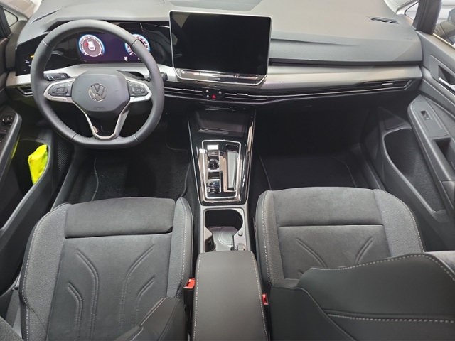 Golf VIII Variant 1.5 eTSI Style+LED+NAV+AHK+RFK