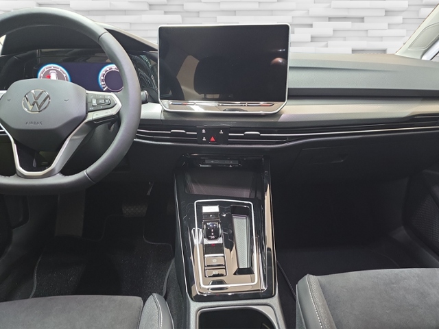 Golf VIII Variant 1.5 eTSI Style+LED+NAV+AHK+RFK