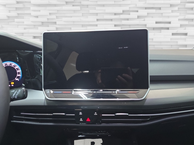 Golf VIII Variant 1.5 eTSI Style+LED+NAV+AHK+RFK