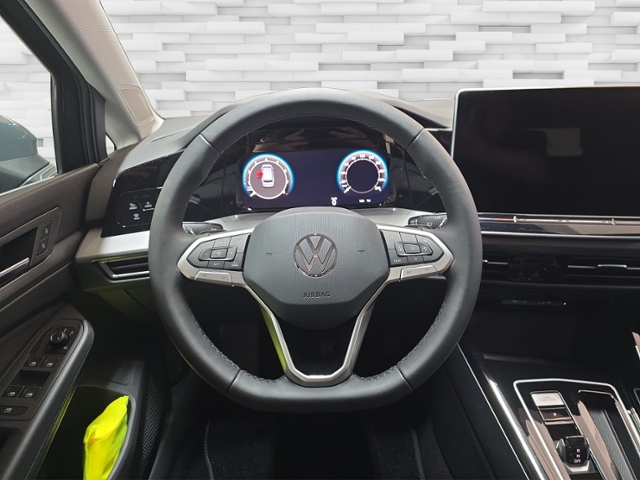 Golf VIII Variant 1.5 eTSI Style+LED+NAV+AHK+RFK