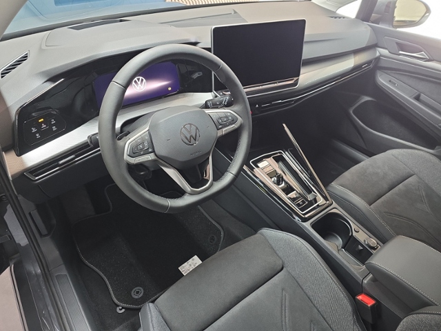 Golf VIII Variant 1.5 eTSI Style+LED+NAV+AHK+RFK