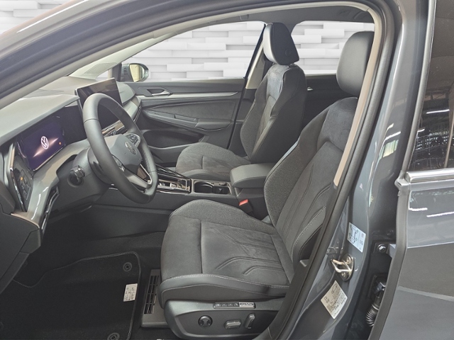 Golf VIII Variant 1.5 eTSI Style+LED+NAV+AHK+RFK