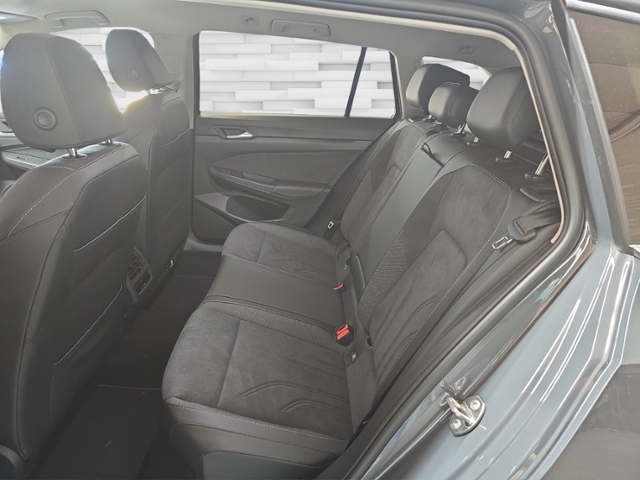 Golf VIII Variant 1.5 eTSI Style+LED+NAV+AHK+RFK