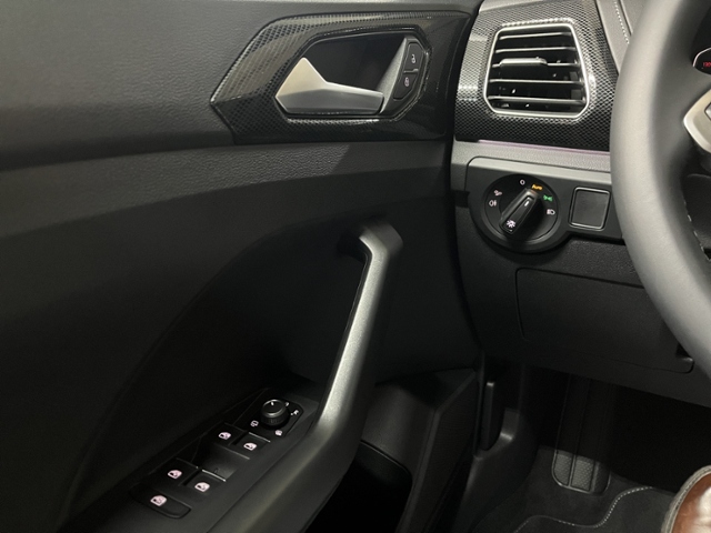 T-Cross 1.0 TSI R-Line+LED+AHK+NAVI+APP-CONNECT