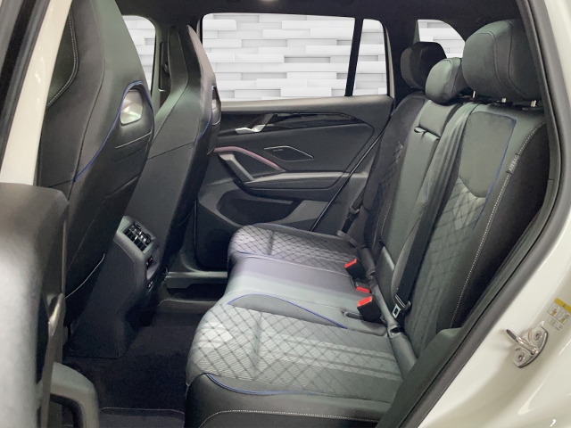 Tiguan 1.5 eTSI R-Line+MATRIX+AHK+HUD+PANO+NAVI