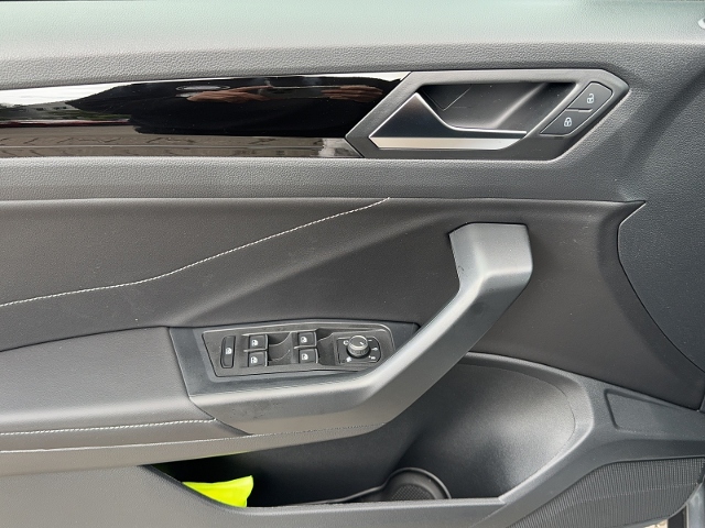 T-Roc 1.5 TSI R-Line+MATRIX-LED+NAVI+AHK+APP-C.