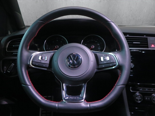 Golf VII GTI 2.0 TSI LED+ACC+NAVI+PANO+STANDHZG.