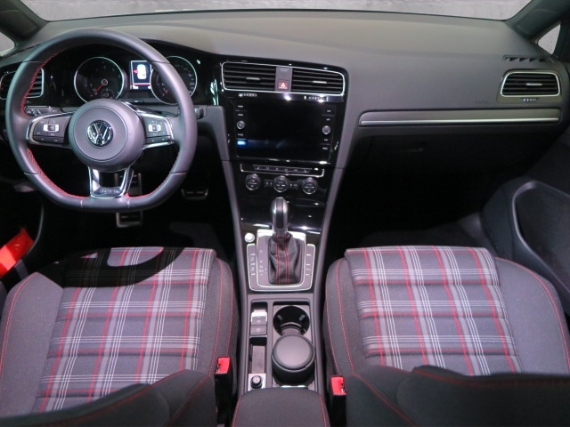 Golf VII GTI 2.0 TSI LED+ACC+NAVI+PANO+STANDHZG.