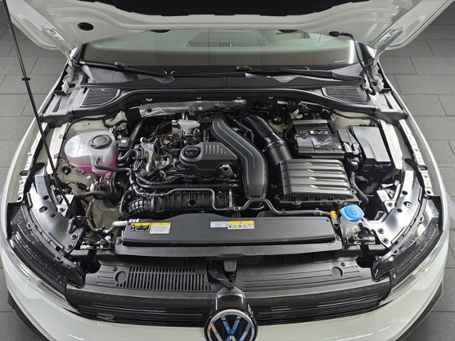 Golf 1,5 l 110 kW (150 PS)DSG R-Line  LED NAVI