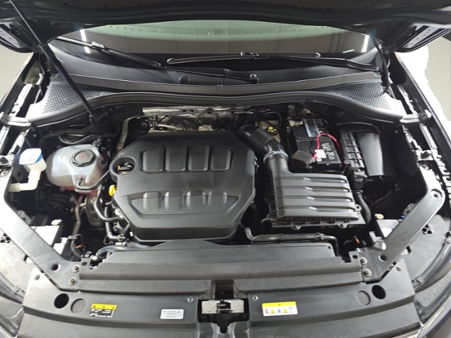 Tiguan R 2.0 TSI 4Motion+LED+NAVI+PANO+AHK+APP