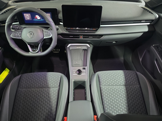 T-Roc R-Line 1.5 l eTSI  110 kW (150 PS) DSG