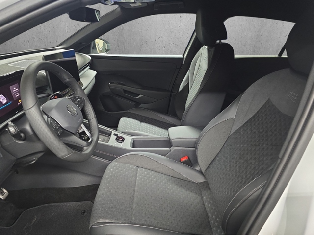 T-Roc R-Line 1.5 l eTSI  110 kW (150 PS) DSG